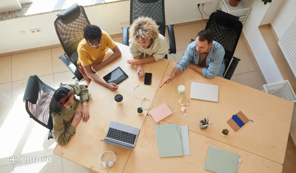 This photo shows some people who are talking about the different types of courier business models.