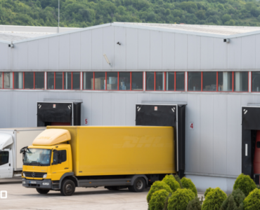 This image shows the importance of hub-based delivery software.