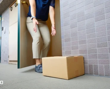 This image shows the importance of no contact delivery software to increase customer satisfaction and safeness.